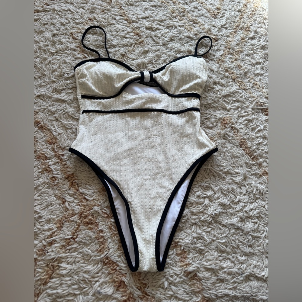 Cupshe Black And Cream One Piece Swimsuit Large NWT